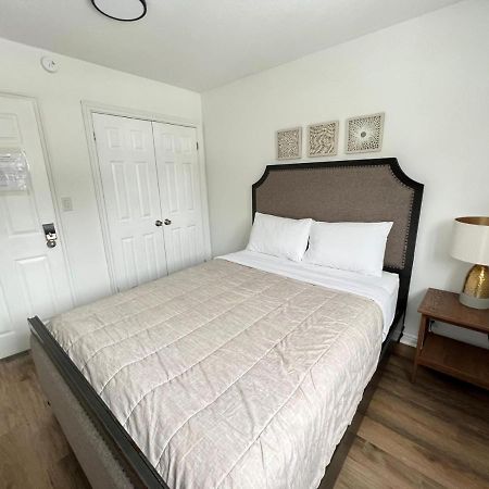 Letitia Heights !C Quiet And Modern Private Bedroom With Shared Bathroom Barrie Extérieur photo