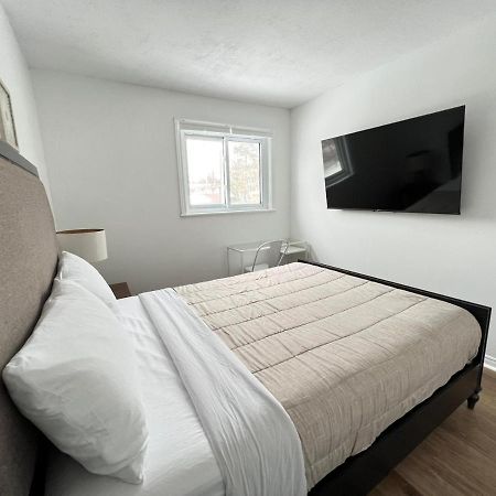 Letitia Heights !C Quiet And Modern Private Bedroom With Shared Bathroom Barrie Extérieur photo