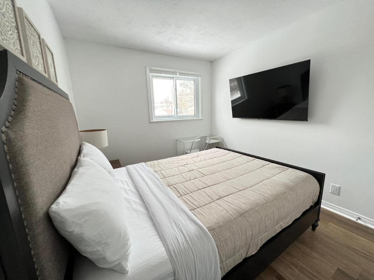 Letitia Heights !C Quiet And Modern Private Bedroom With Shared Bathroom Barrie Extérieur photo